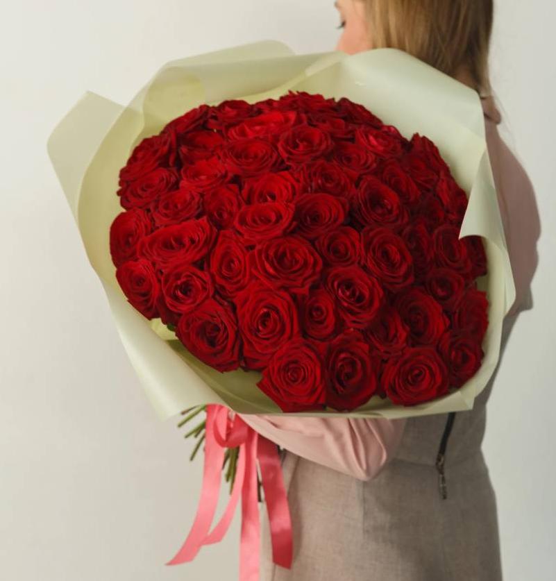 Букет "51 красная роза 50/60 см в оформлении"