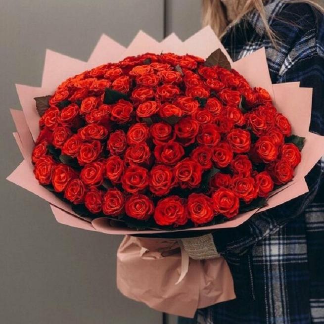 Букет из 101 алой кружевной розы 40 см