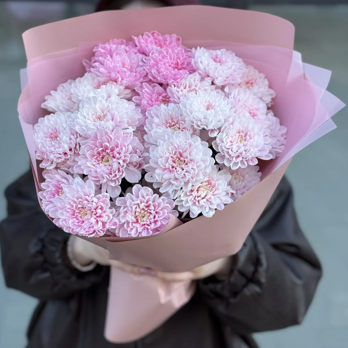 Букет "5 розовых кустовых хризантем"