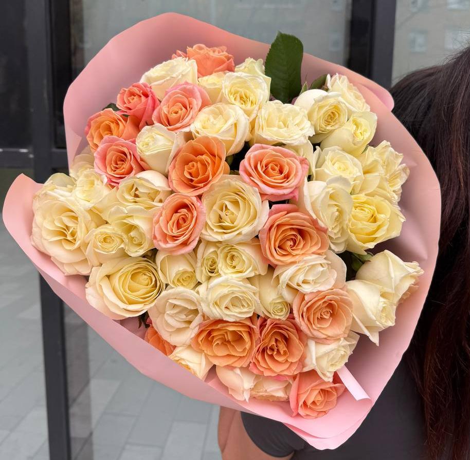 Акция! 51 нежная роза в оформлении