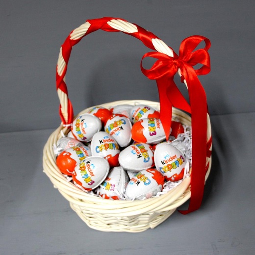 Корзина "25 киндеров"