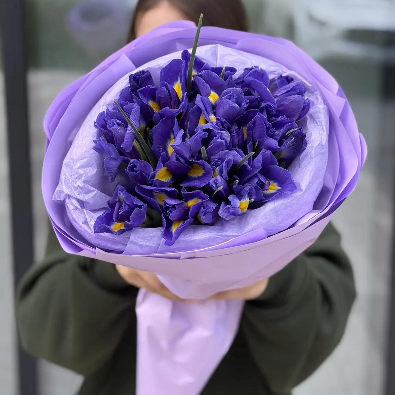Букет из 21 ириса