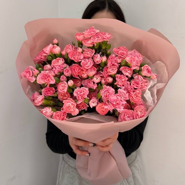 Букет из 25 кустовых диантусов