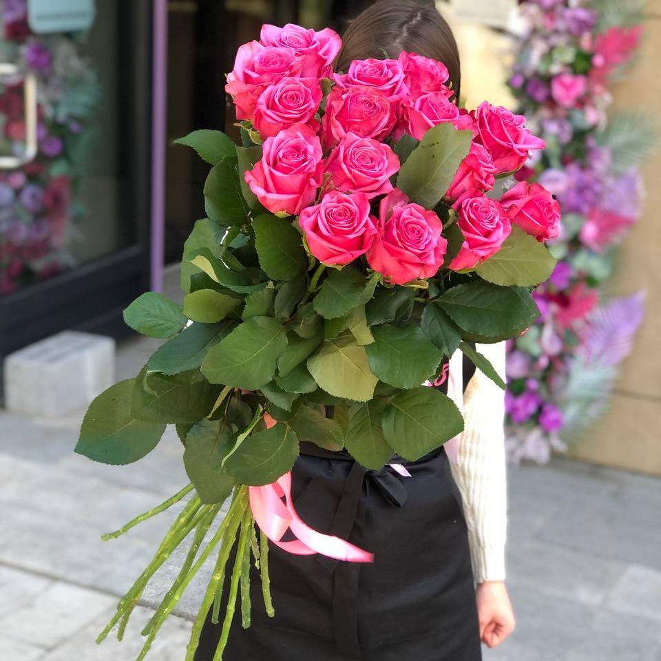 Букет из 15 малиновых роз 70/80 см под ленту