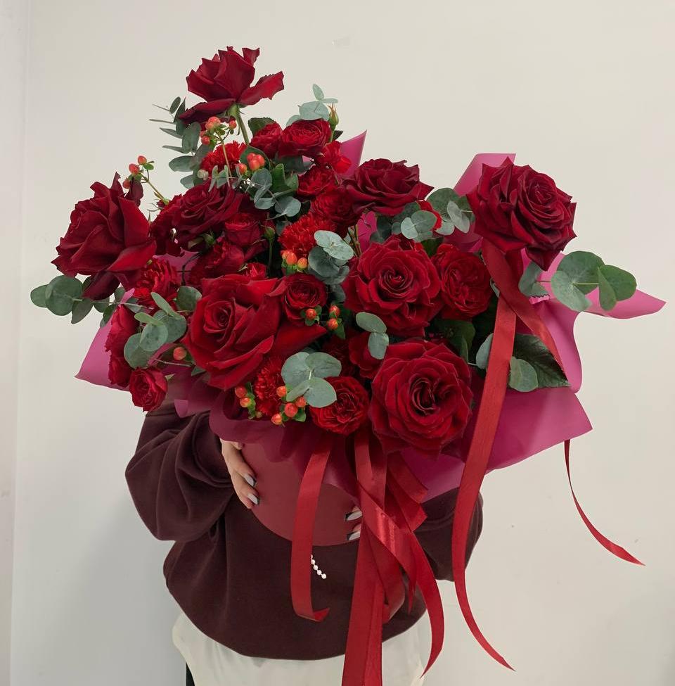 Композиция "Алое кружево"