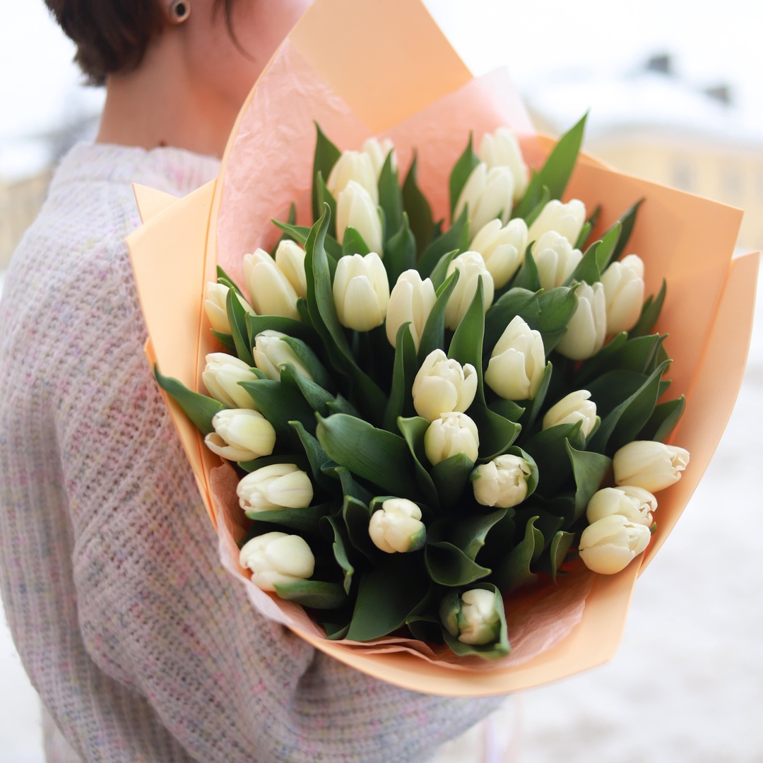 Букет из 31 белого тюльпана