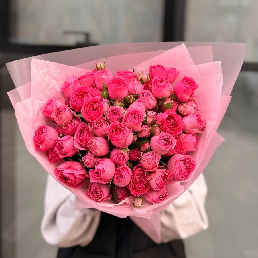 Букет "15 малиновых кустовых пионовидных роз 40 см"