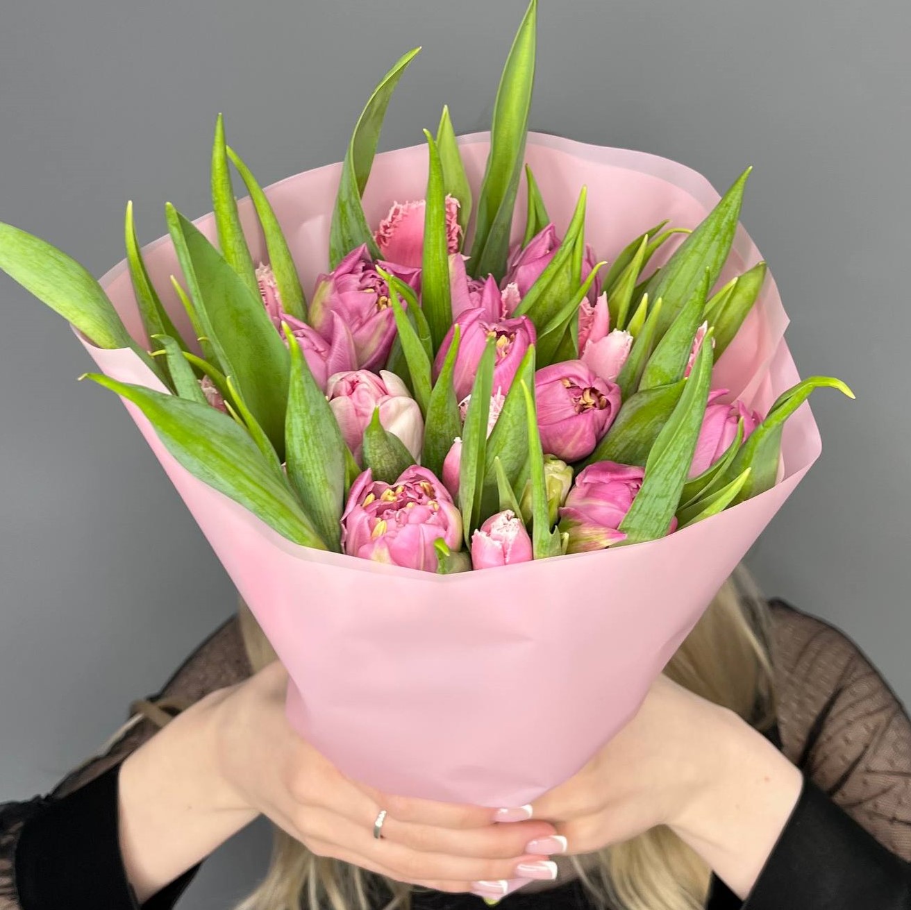 21 нежно-розовый пионовидный тюльпан