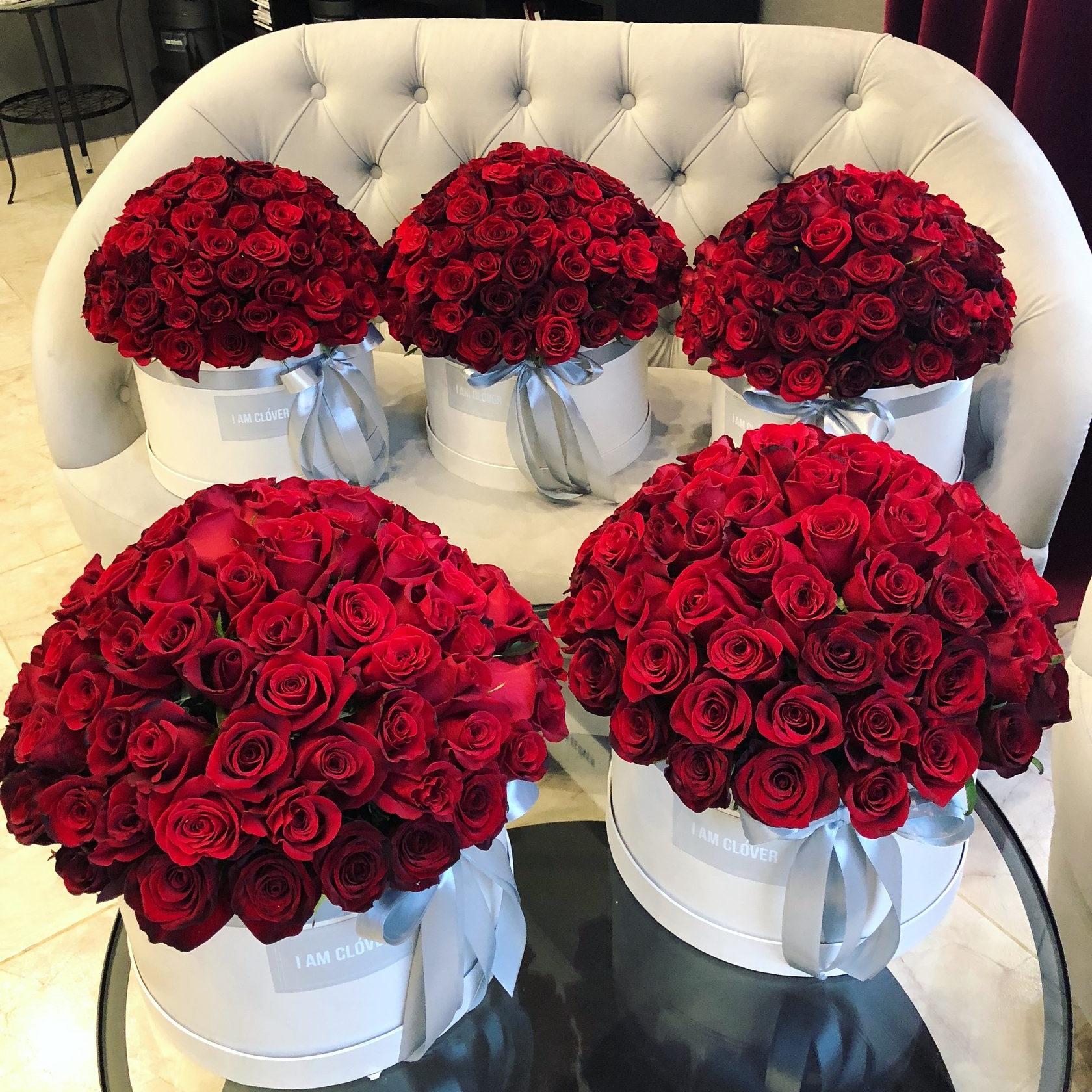 251 красная роза в 5 шляпных коробках