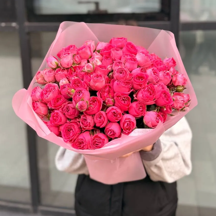 Букет "25 малиновых кустовых пионовидных роз 40 см"