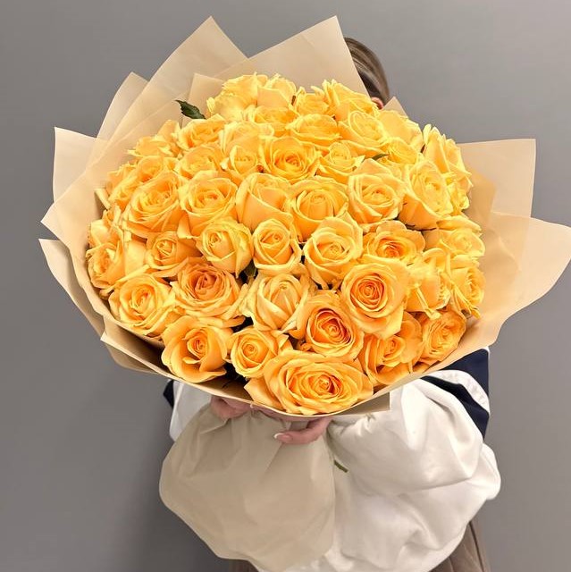 Букет из 51 персиковой розы 50/60 см