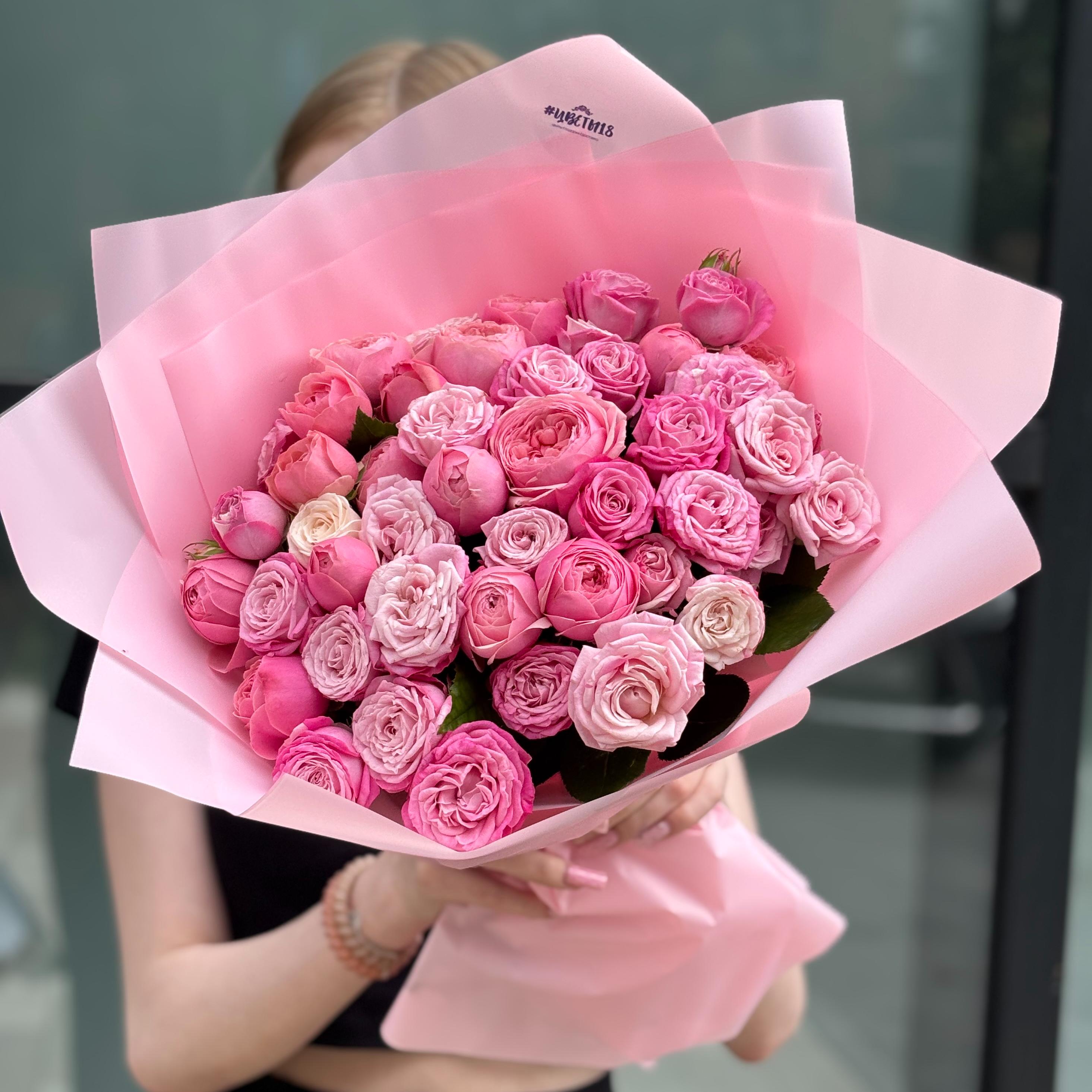 25 розовых кустовых роз