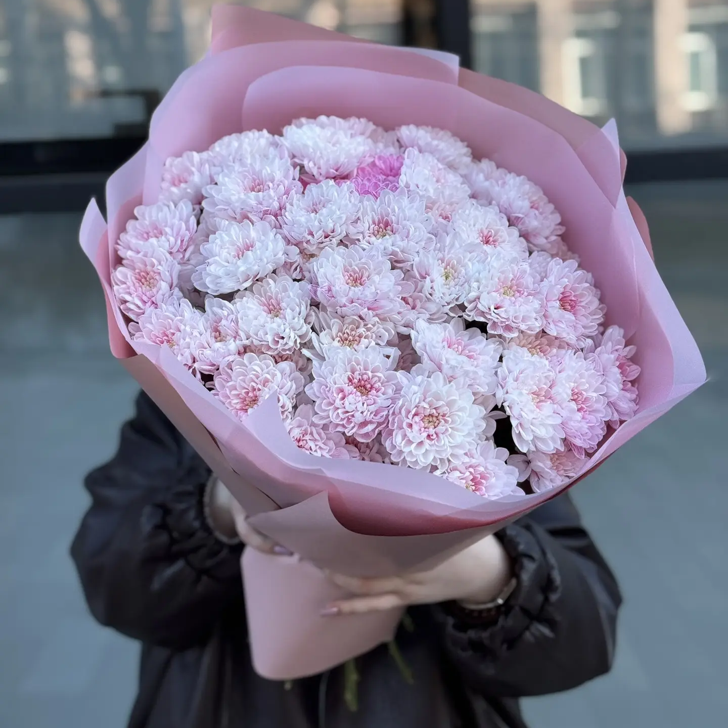 Букет "11 розовых кустовых хризантем"