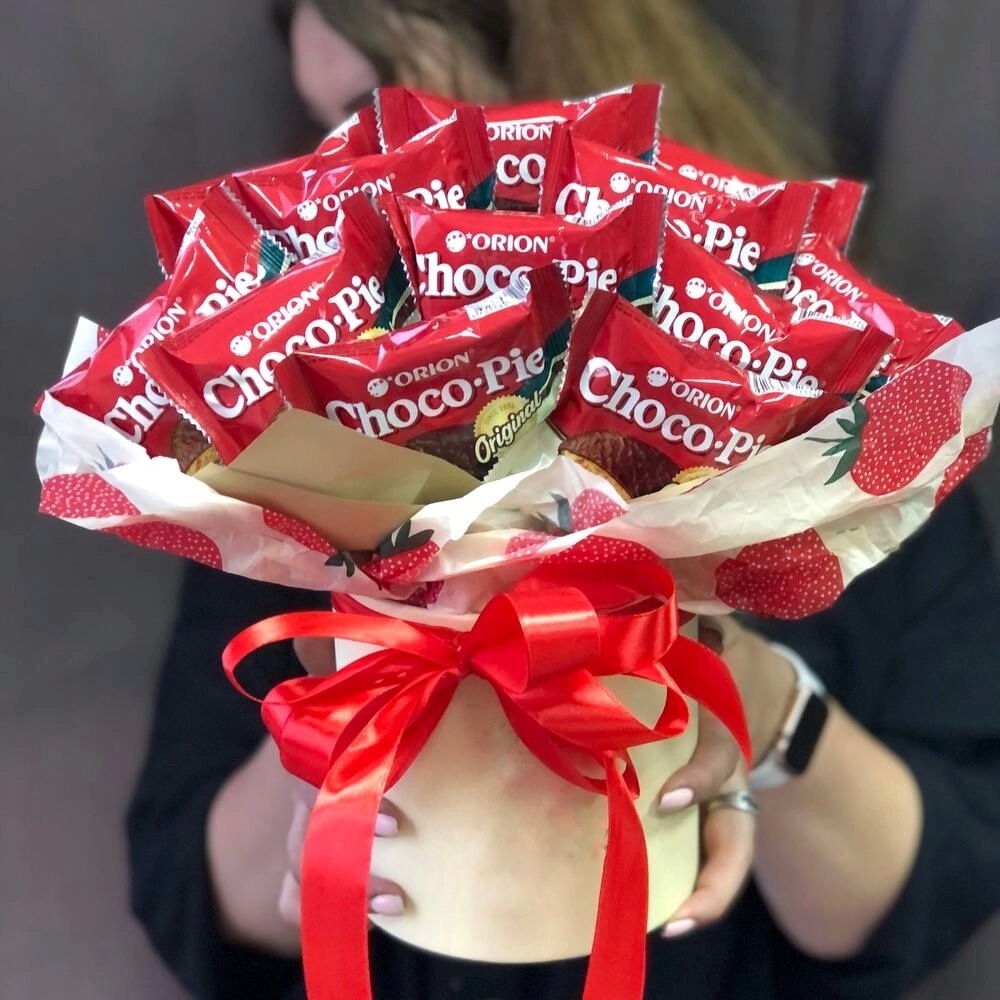 Композиция "Choco-Pie в шляпной коробке"