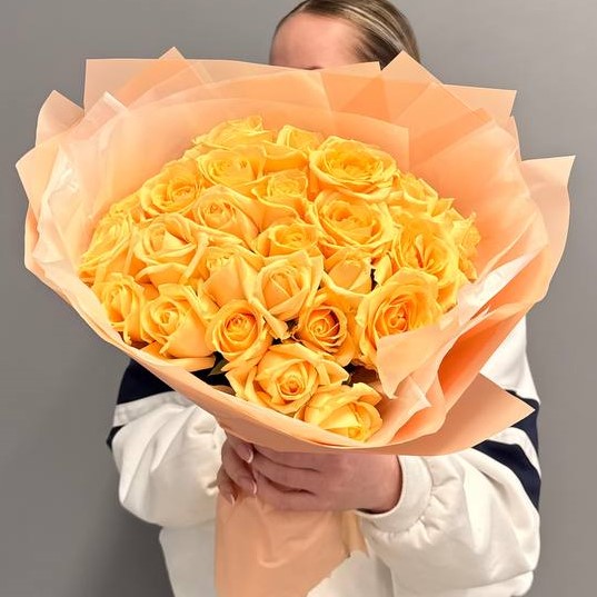 Букет из 25 персиковых роз 50/60 см