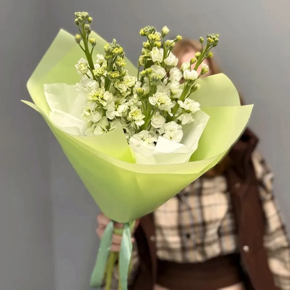 Букет "7 белых маттиол"