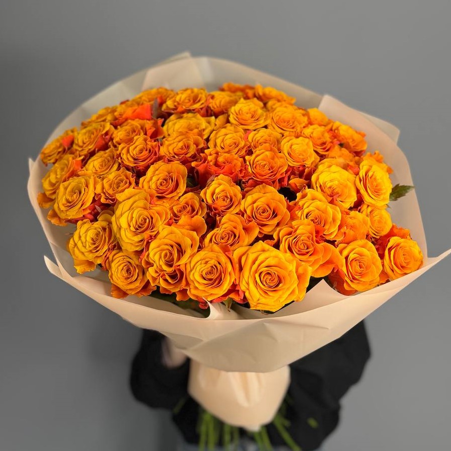 51 апельсиновая пионовидная роза 70 см в оформлении