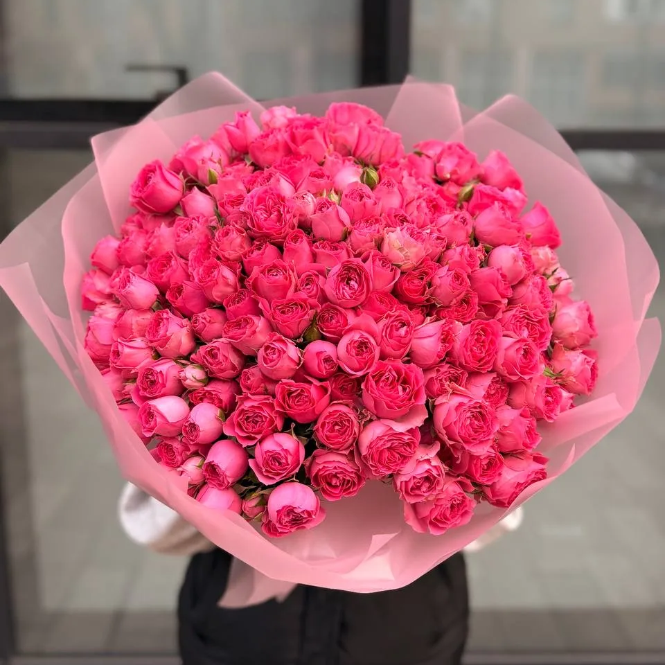 Букет "51 малиновая кустовая пионовидная роза 40 см"