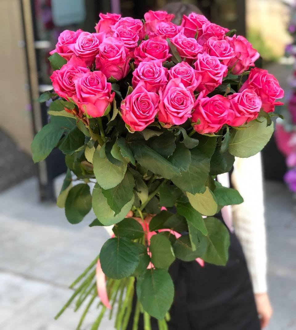 Букет из 25 малиновых роз 70/80 см под ленту